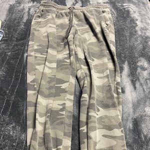 medium camo sweatpants